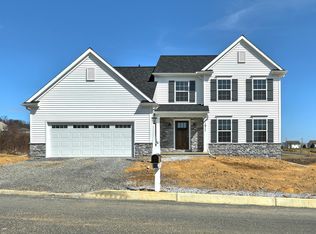 1911 McIntosh Dr, Mechanicsburg, PA 17055