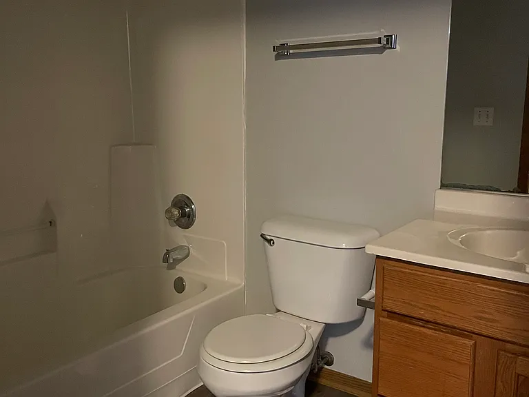 841 Dickinson Ave #4 — Photo 9