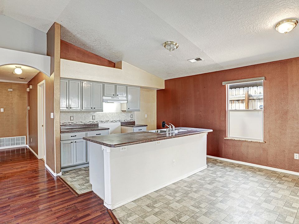2nd image of 608 97th St SW