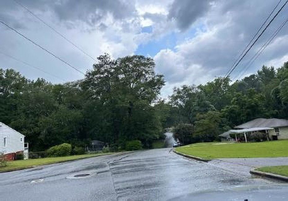 Exterior Neighborhood (street photo)