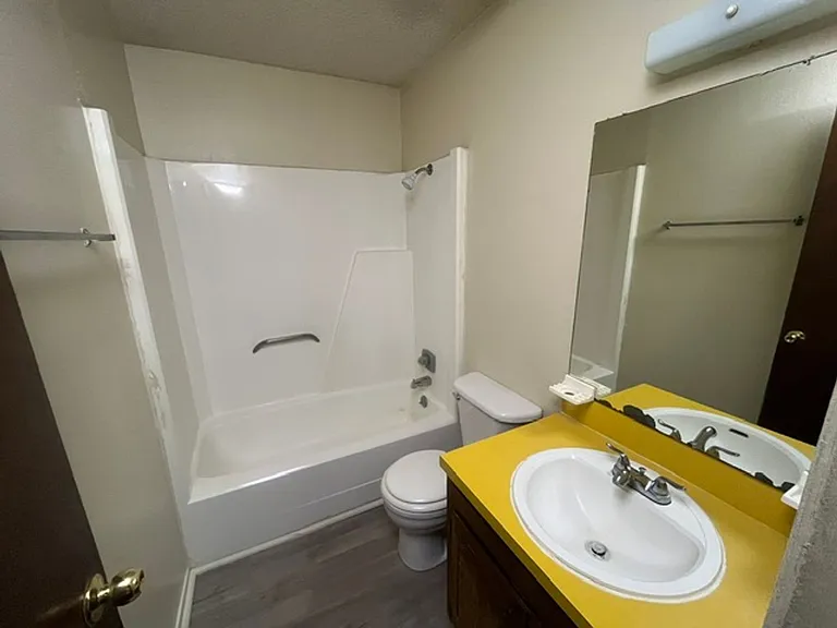 410 Veterans Ave — Photo 2