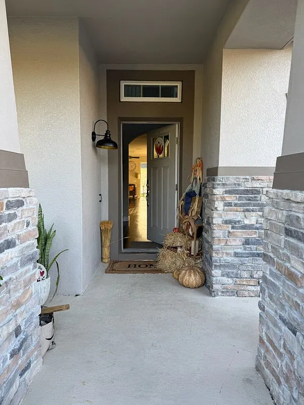 5 bed, 4.5 bath, 3300 sqft, $3,500 — Photo 2