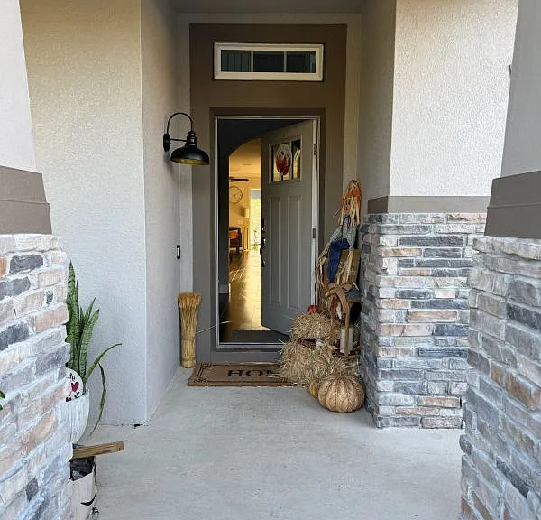 1718 Leatherback Ln — Photo 2