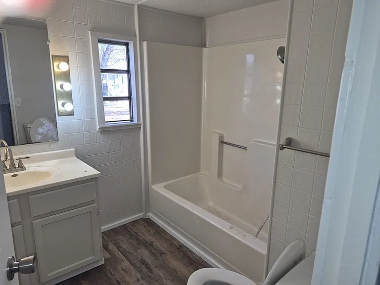 209 S Avenue B #11 — Photo 6