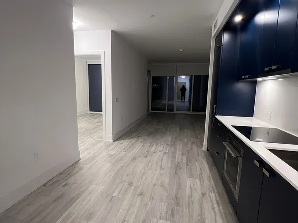 10 Inn On The Park Dr, Toronto, ON