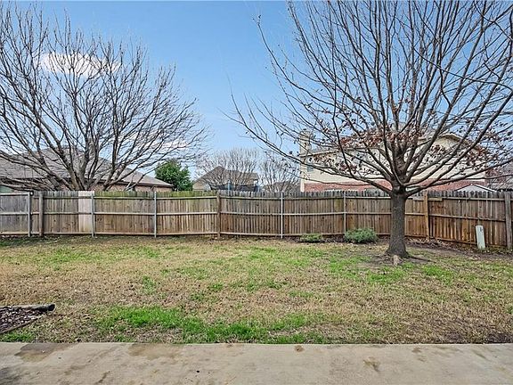 4th image of 633 Cranbrook Dr