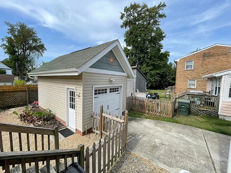 1029 E Balview Ave — Photo 34