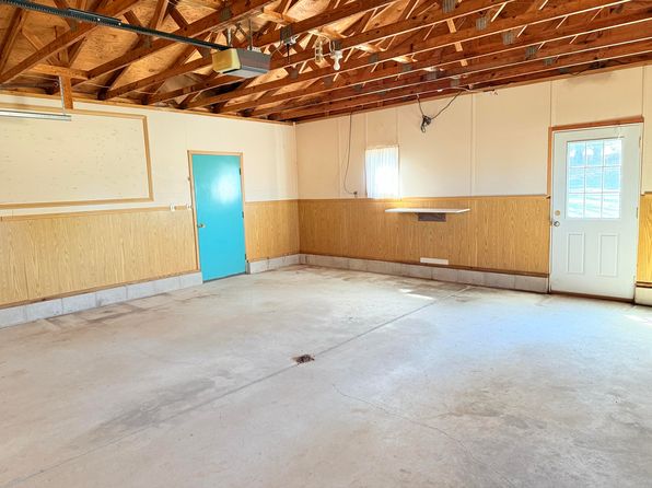 10491 N Newcosta Ave, Paris, MI 49338