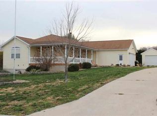1611 Redbud Ct, Lebanon, MO 65536