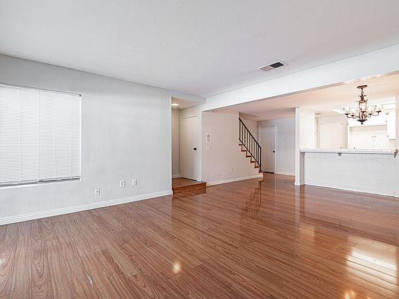 2nd image of 2321 S Magnolia Ave Unit 10D