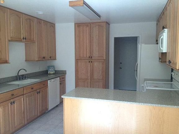 3rd image of 2245 Warfield Way Unit C