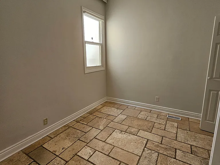 550 Yonge St #3F — Photo 21