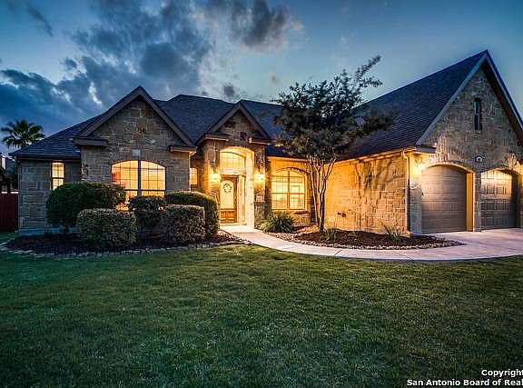 4th image of 421 English Oaks Cir