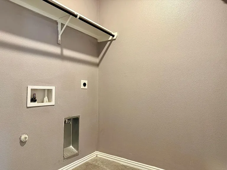 6807 Jamestown St — Photo 18