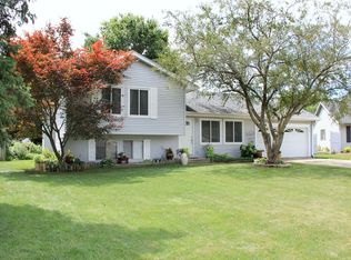 30W281 Small Tree Ct, Warrenville, IL 60555