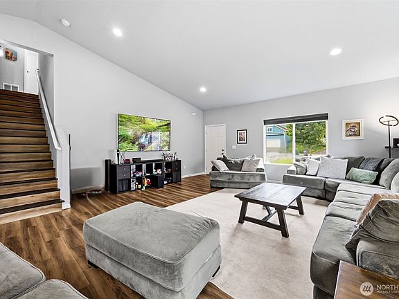 4th image of 2327 Cherish Place SW