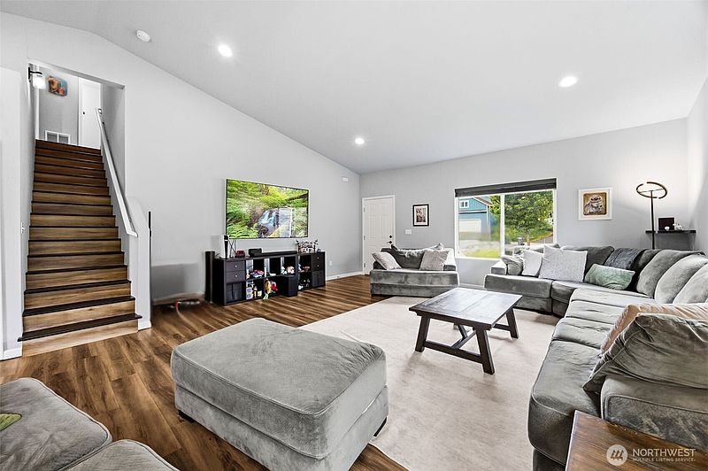 4th image of 2327 Cherish Place SW