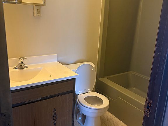 3rd image of 115 E 2nd St APT 9