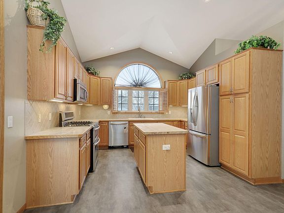 5th image of 19263 Dunbury Ave