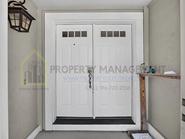 8779 Brittany Park Dr — Photo 6
