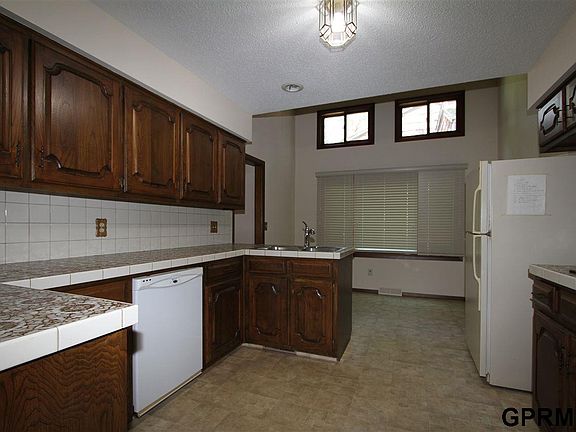 2nd image of 202 Basswood Ct