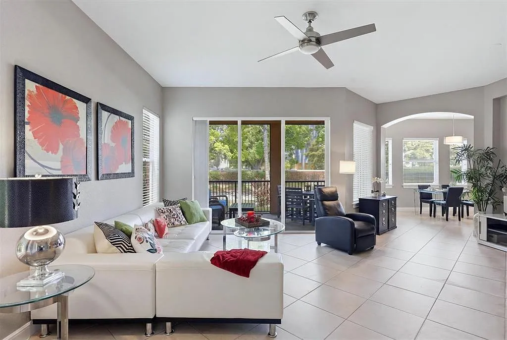 3 bed, 3.0 bath, 2039 sqft, $5,500 — Photo 3