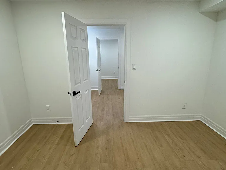 23 Chatsworth Ct #LOWER — Photo 3