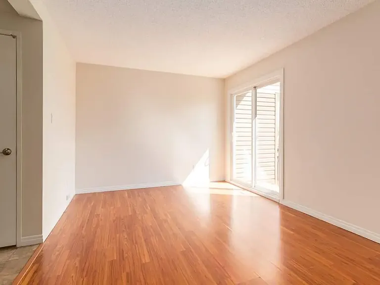 1 Hooke Rd NW — Photo 3
