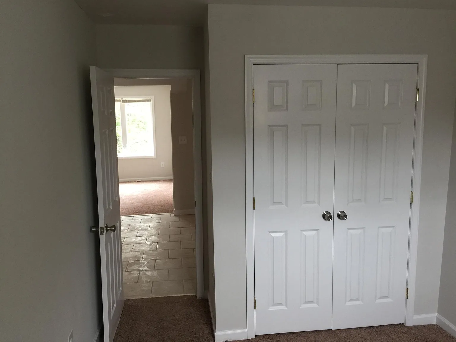 2 bed, 700 sqft, $1,300 — Photo 3