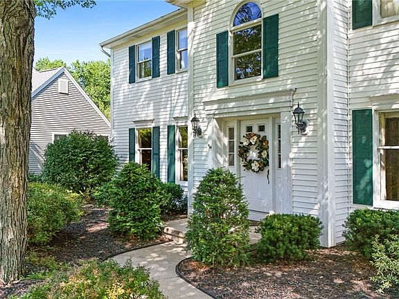 2nd image of 385 Sycamore Cir