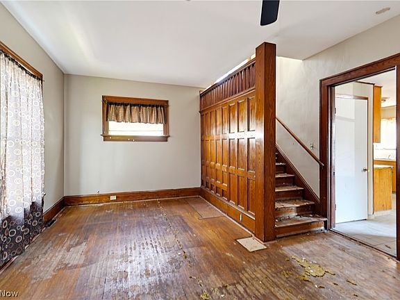 3rd image of 1221 9th St NW