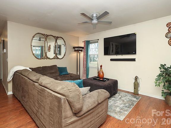 5th image of 505 Campus St
