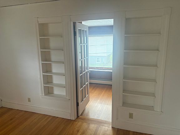 5th image of 53 Aspen Ave