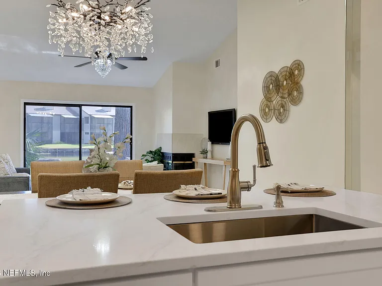 181 Aruba Ln — Photo 11