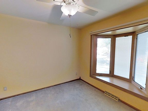 3rd image of 6703 Elmwood Ave