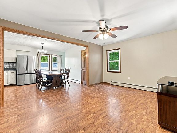4th image of 124 Thompson Rd