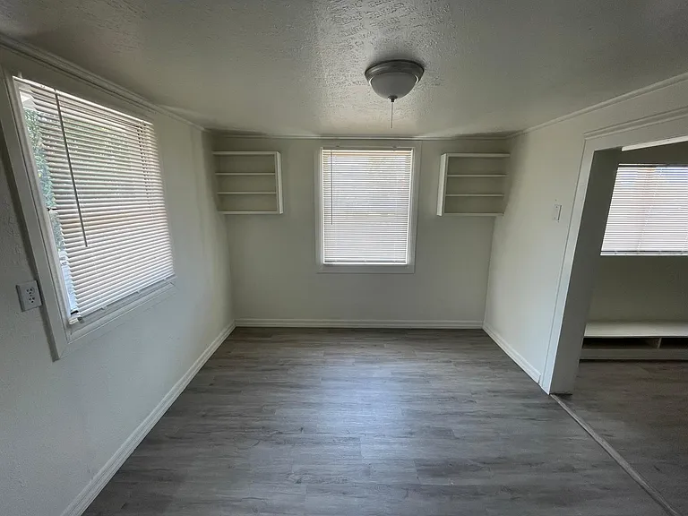 2337 S Walnut Ave — Photo 3
