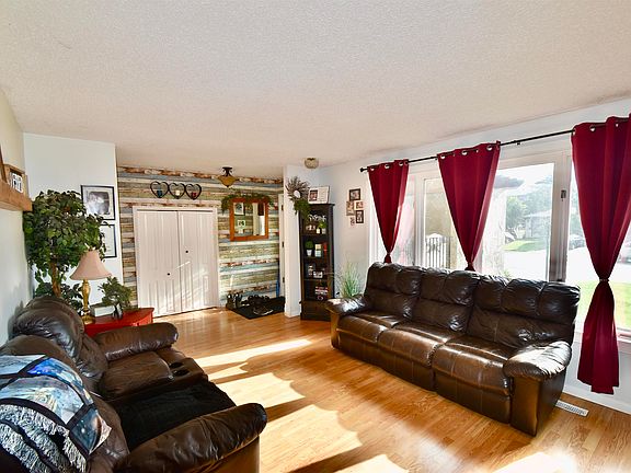 4th image of 4405 46a St
