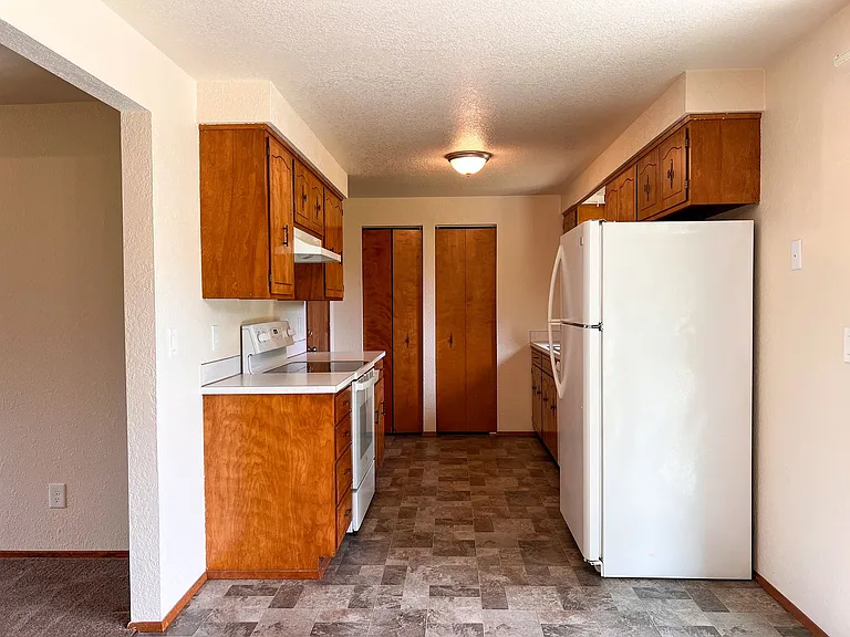 265-267-325-327 S 8th St — Photo 9