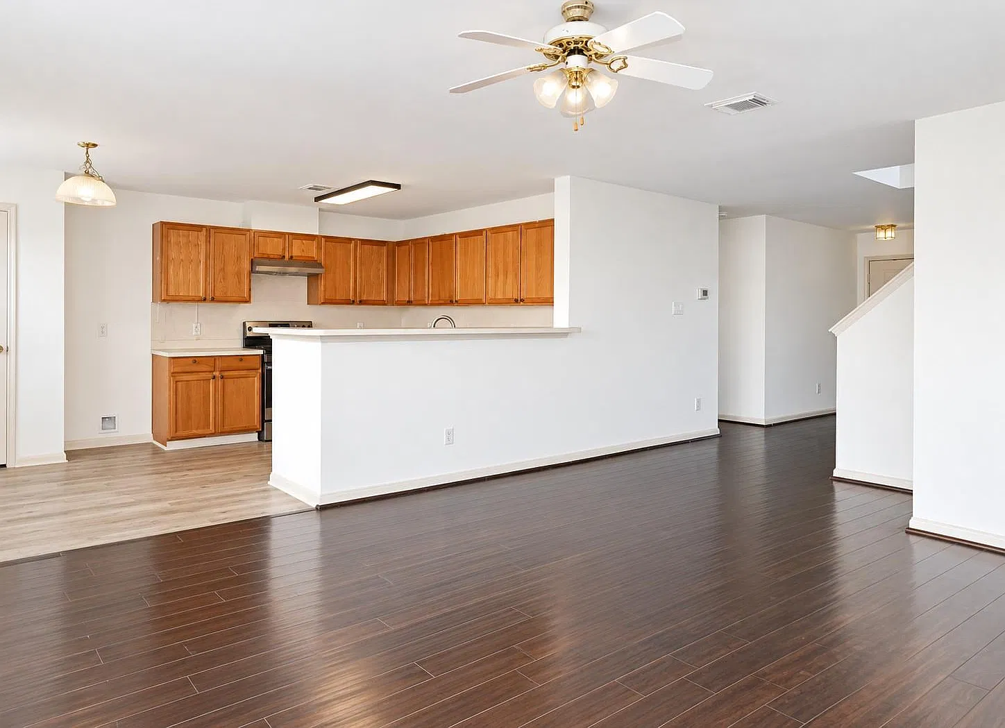 4 bed, 2.5 bath, 2727 sqft, $2,500 — Photo 4