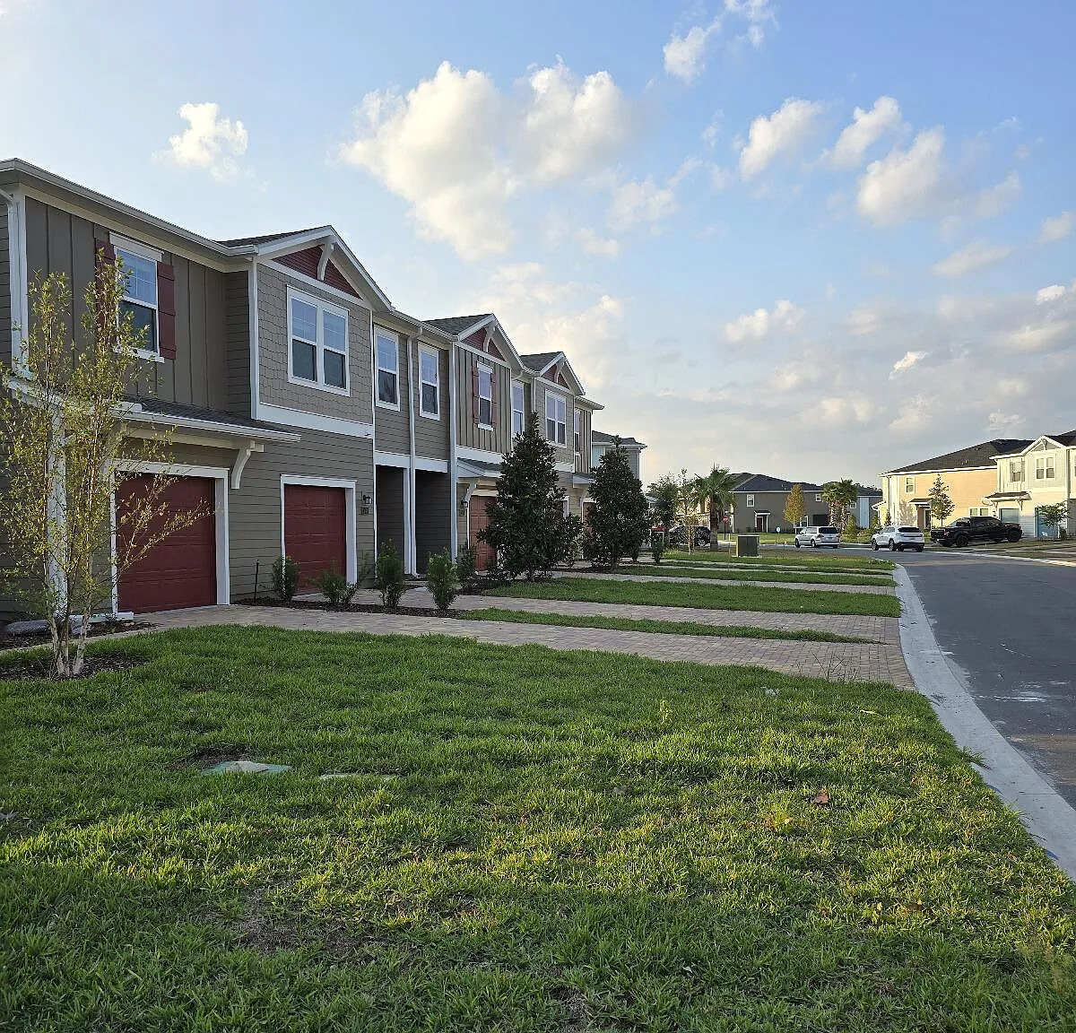 3 bed, 2.5 bath, 1707 sqft, $2,100 — Photo 3