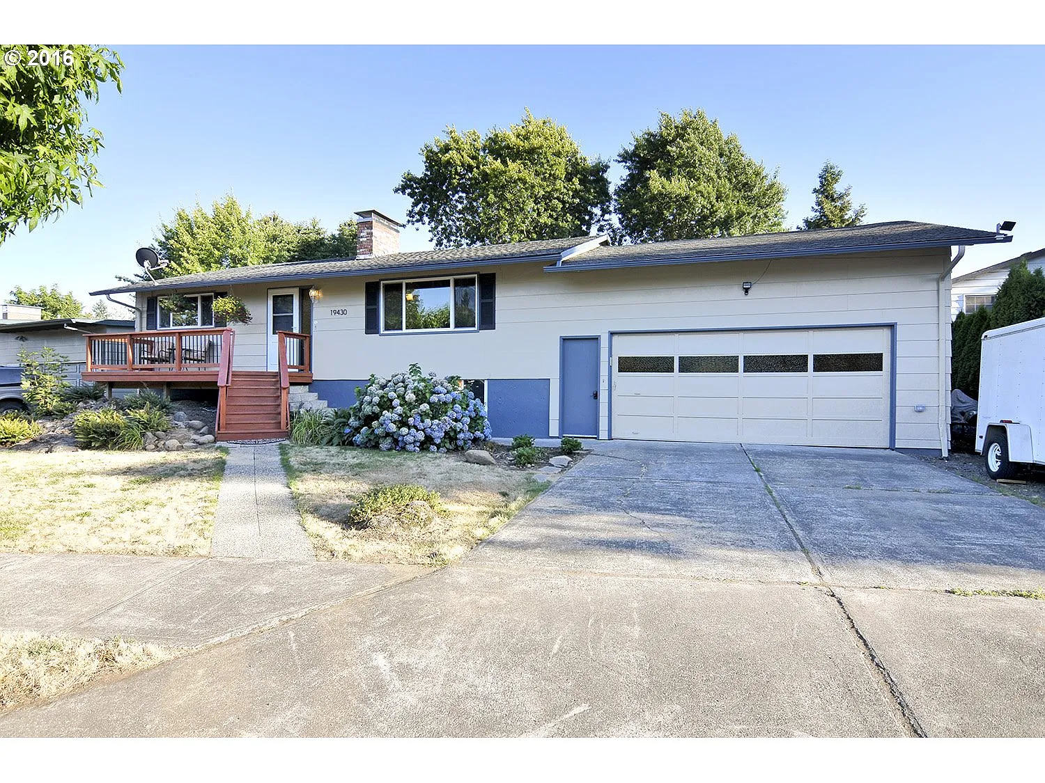 19430 NE Hassalo St photo 1