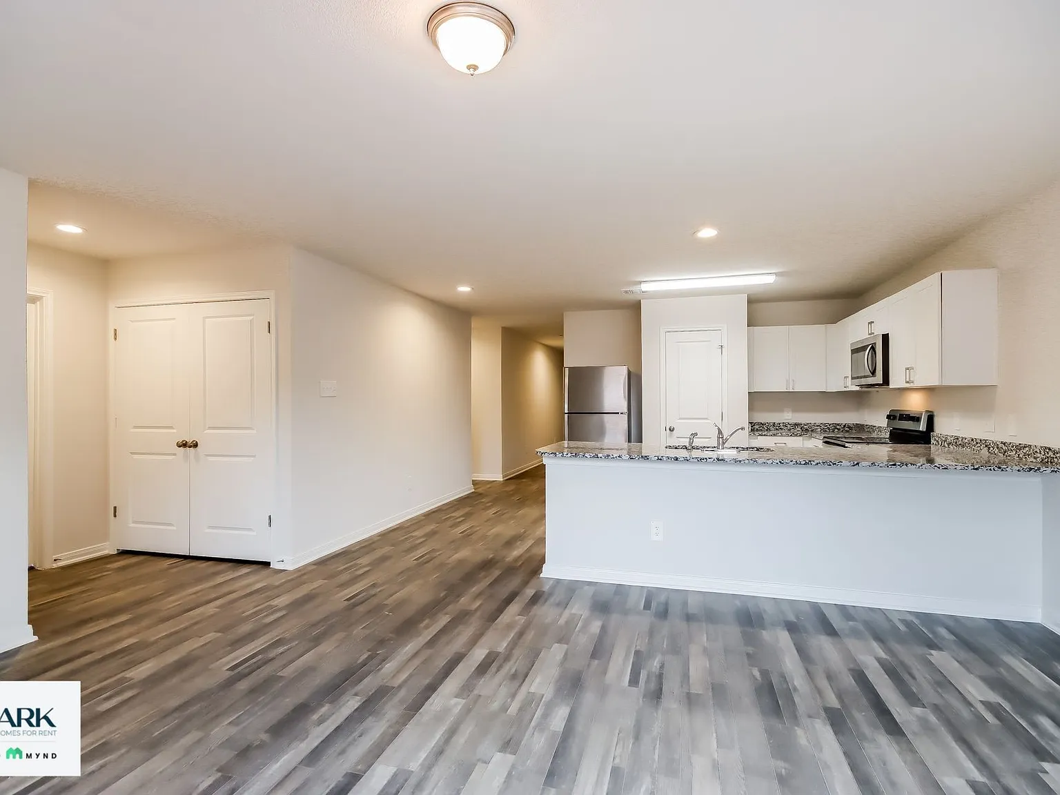 4 bed, 2.0 bath, 1400 sqft, $1,599 — Photo 4