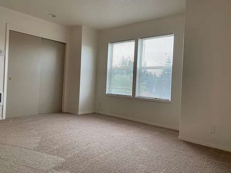 2922 NE Two Nikki Ct — Photo 11