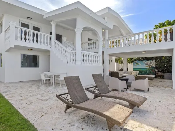 Camino Las Picuas Zarzal #13, Rio Grande, PR 00745