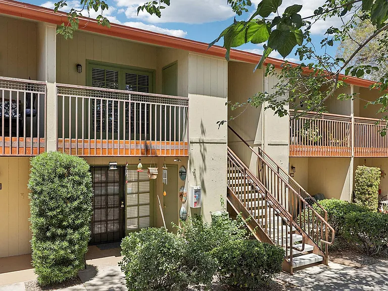 2-web-or-mls-E_Hampton_St_-_Unit_207_-_002