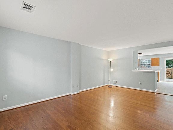 4th image of 8513 Coronation Ln