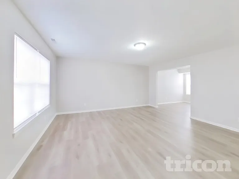 4229 Sycamore Ct — Photo 2