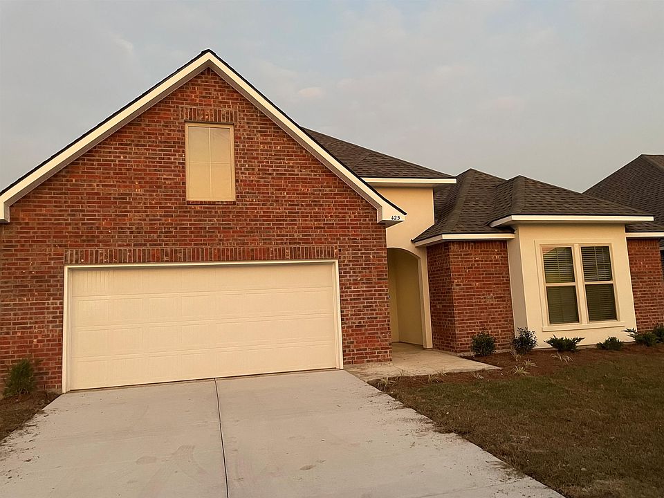1st image of 425 Rue Evangeline