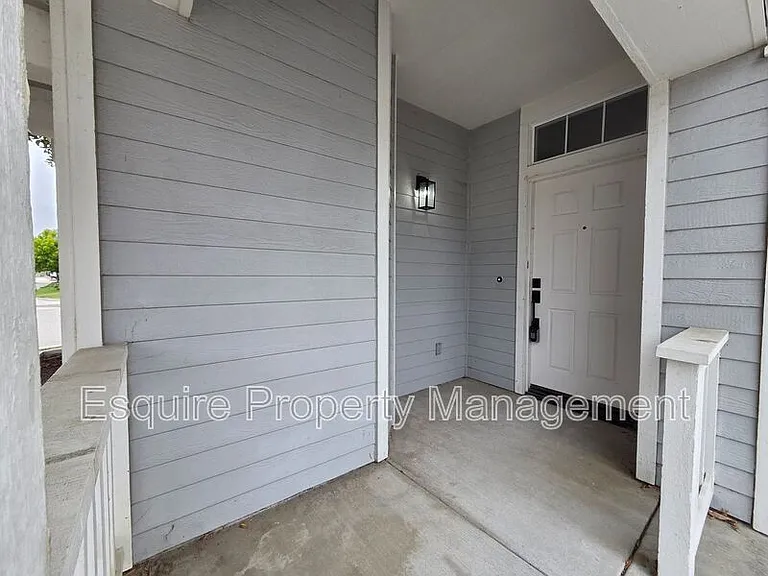 4888 Ellington St — Photo 3